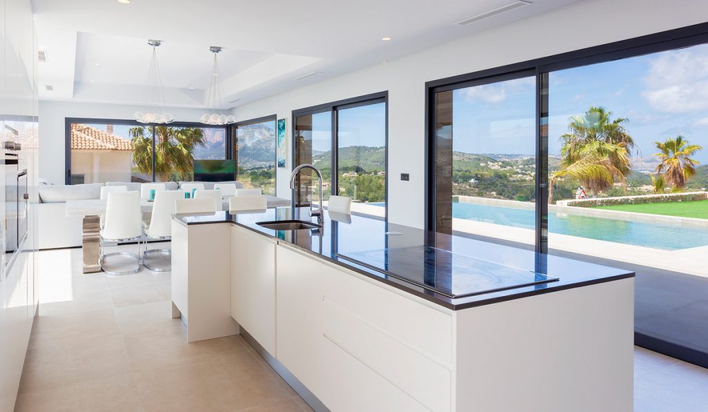 elementos de decoración exterior pascualycuenca y instalacion de ventanas correderas